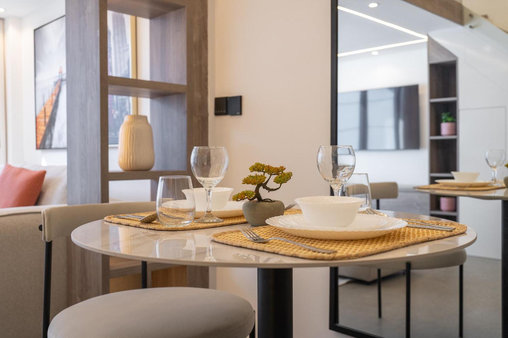 Trendy Loft In Oxford Terrace Jvc