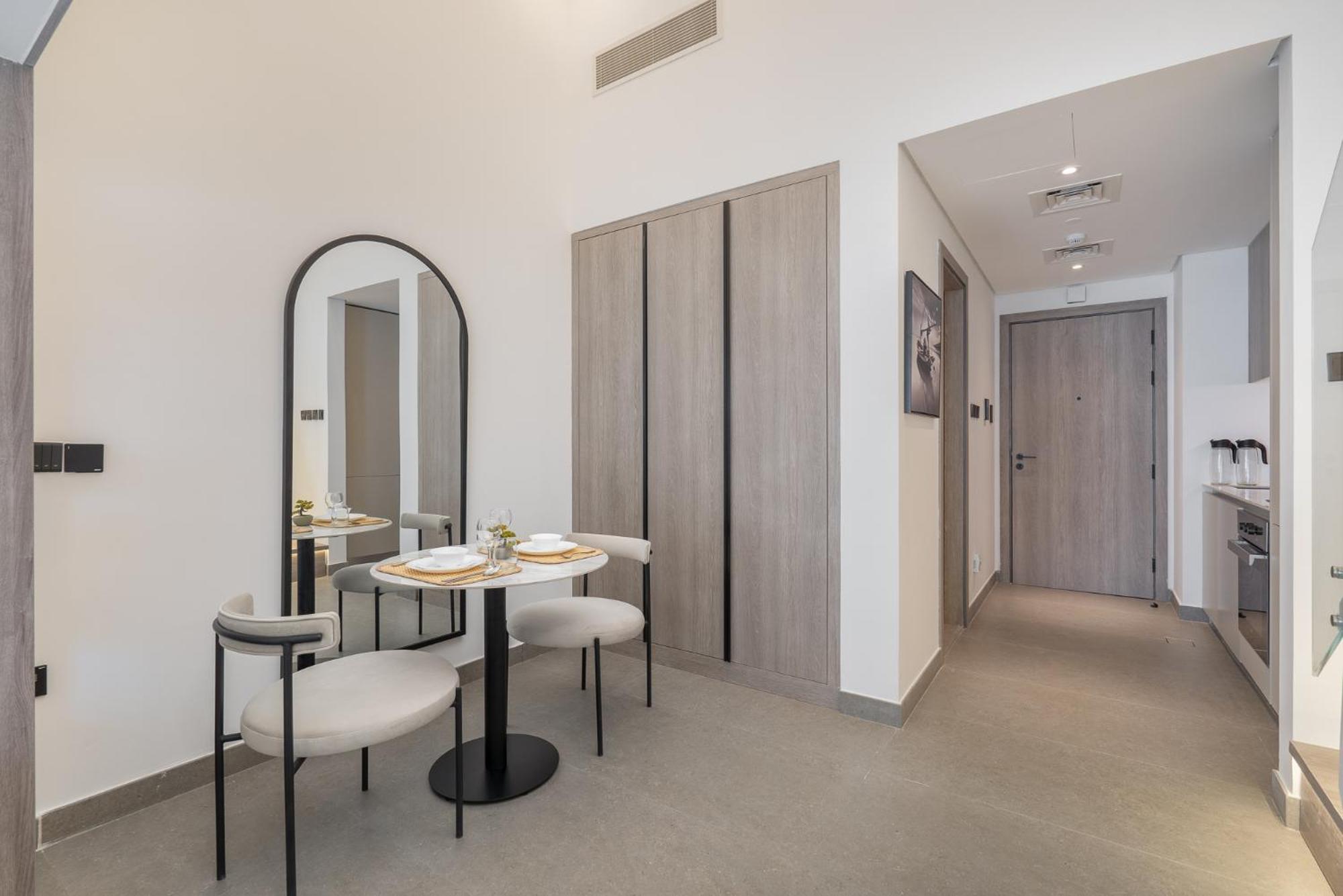 Trendy Loft In Oxford Terrace Jvc * Dubai