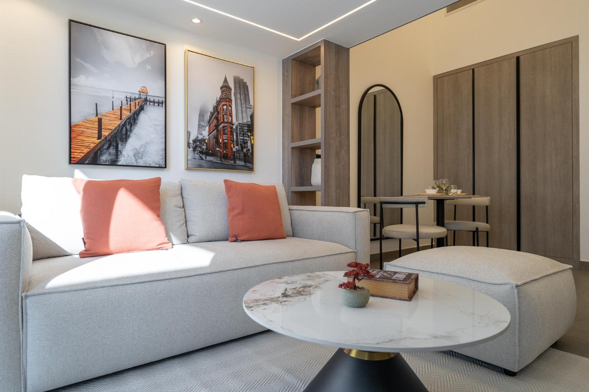 Trendy Loft In Oxford Terrace Jvc Apartment *
