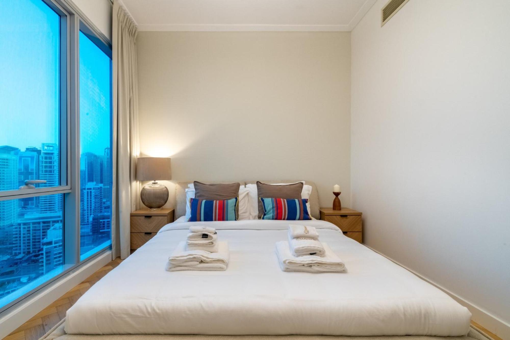 Apartment Marina Royale 3 Bedroom I Luxe Marina Harbour & Yacht Club Views I Nearby To A I Free Pool, Gym, Wi-fi And Parking I By Meerak Dubai