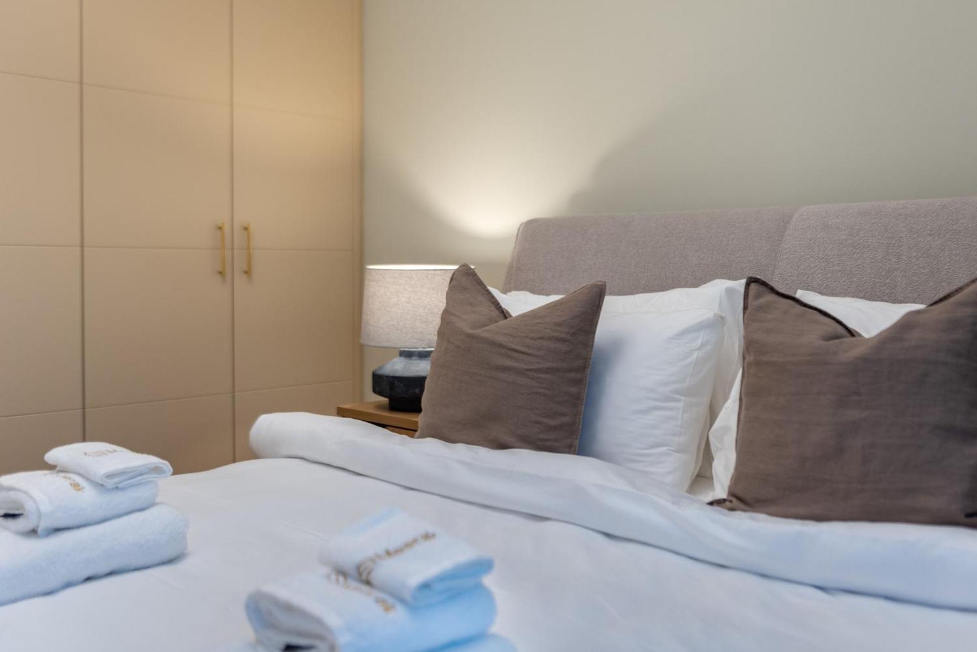Marina Royale 3 Bedroom I Luxe Marina Harbour & Yacht Club Views I Nearby To A I Free Pool, Gym, Wi-fi And Parking I By Meerak Apartment *