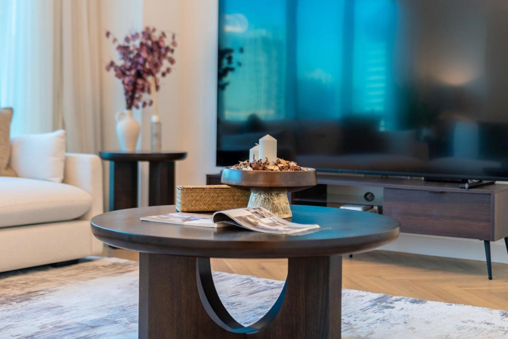 Marina Royale 3 Bedroom I Luxe Marina Harbour & Yacht Club Views I Nearby To A I Free Pool, Gym, Wi-fi And Parking I By Meerak *