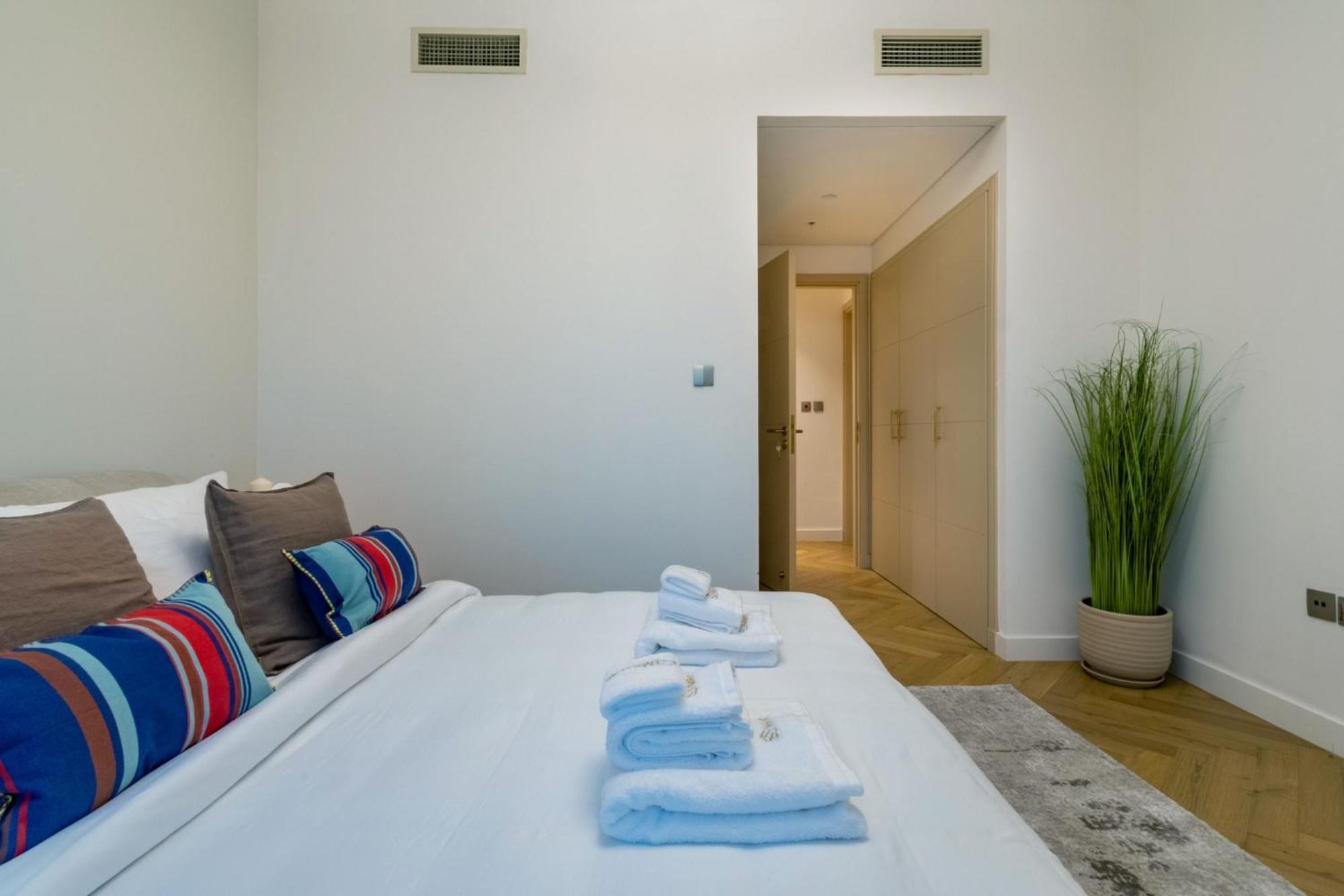 Marina Royale 3 Bedroom I Luxe Marina Harbour & Yacht Club Views I Nearby To A I Free Pool, Gym, Wi-fi And Parking I By Meerak *