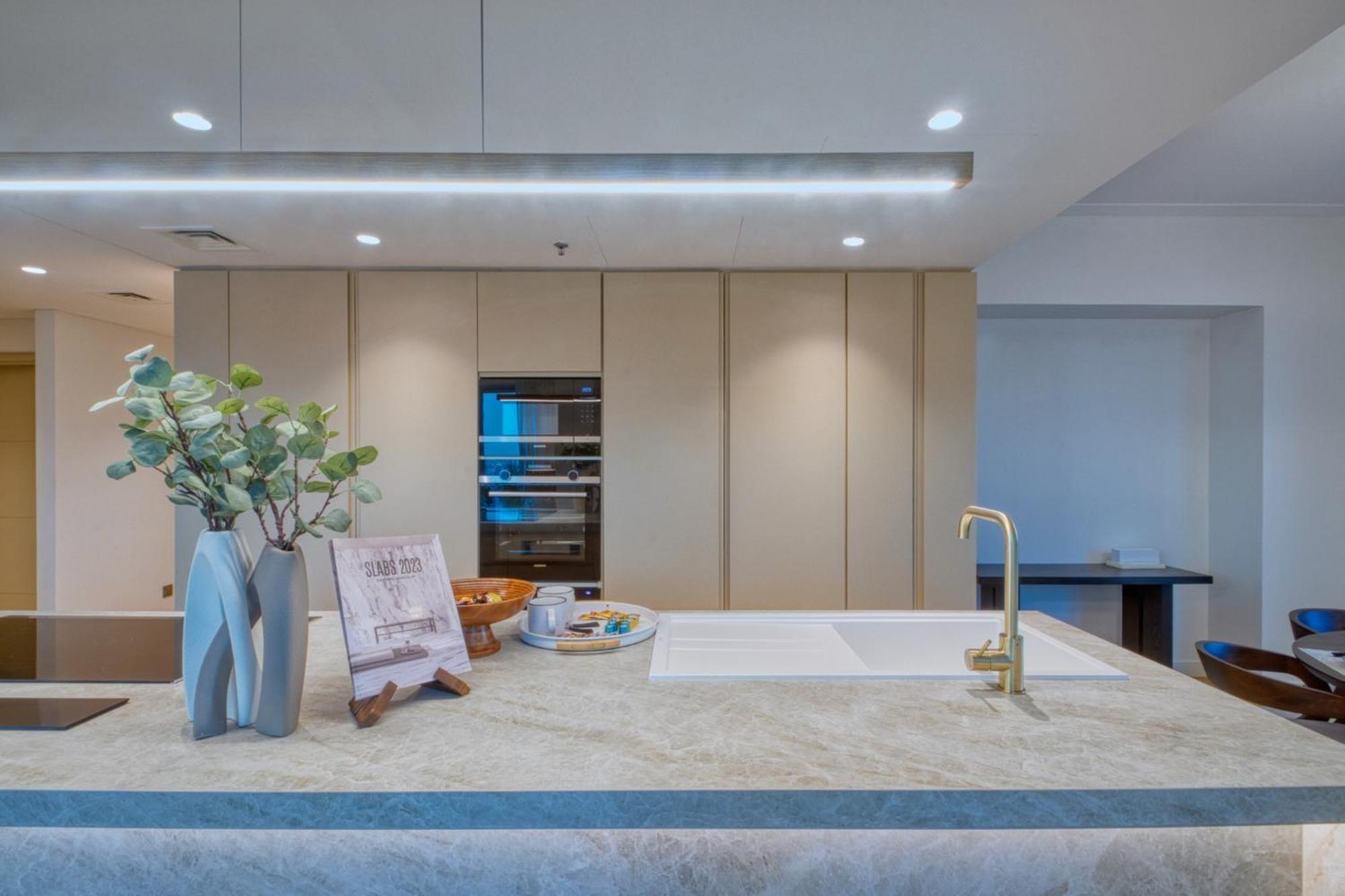 Apartment Marina Royale 3 Bedroom I Luxe Marina Harbour & Yacht Club Views I Nearby To A I Free Pool, Gym, Wi-fi And Parking I By Meerak