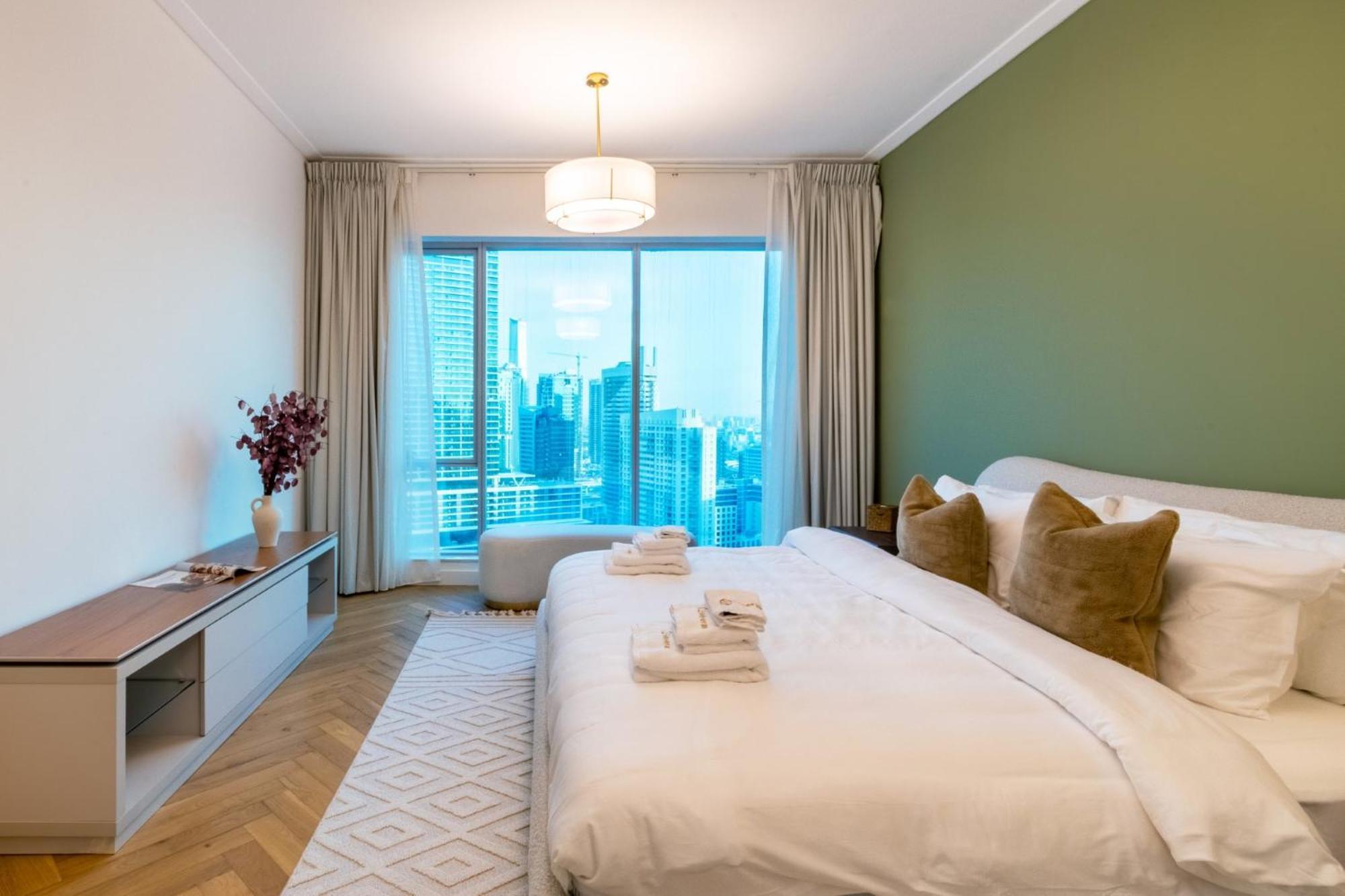Apartment Marina Royale 3 Bedroom I Luxe Marina Harbour & Yacht Club Views I Nearby To A I Free Pool, Gym, Wi-fi And Parking I By Meerak *