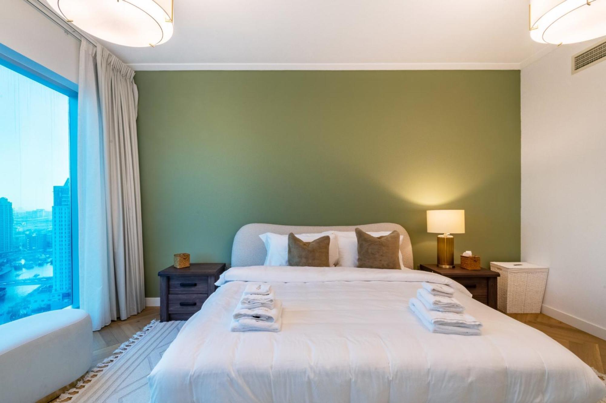 Marina Royale 3 Bedroom I Luxe Marina Harbour & Yacht Club Views I Nearby To A I Free Pool, Gym, Wi-fi And Parking I By Meerak Dubai
