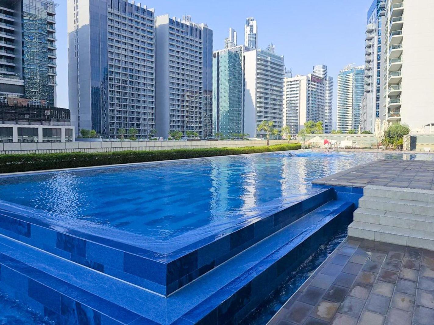 Homesvip - Burj Khalifa View - Prime Location Apartment Dubai