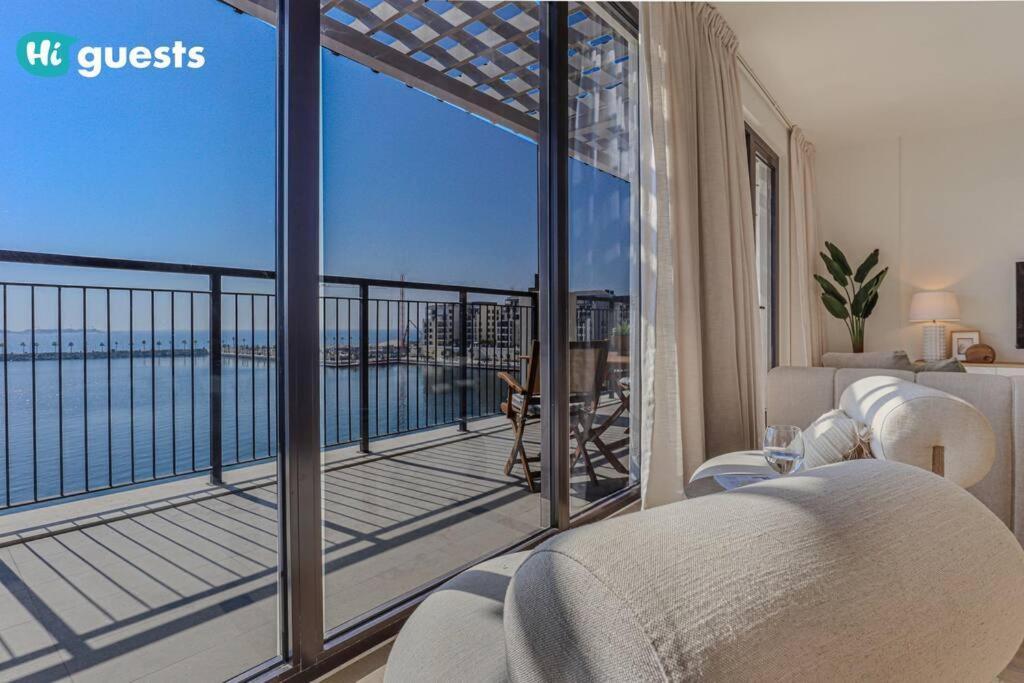 Higuests - Beachfront Living Stunning 4 Bedroom With Maid's *