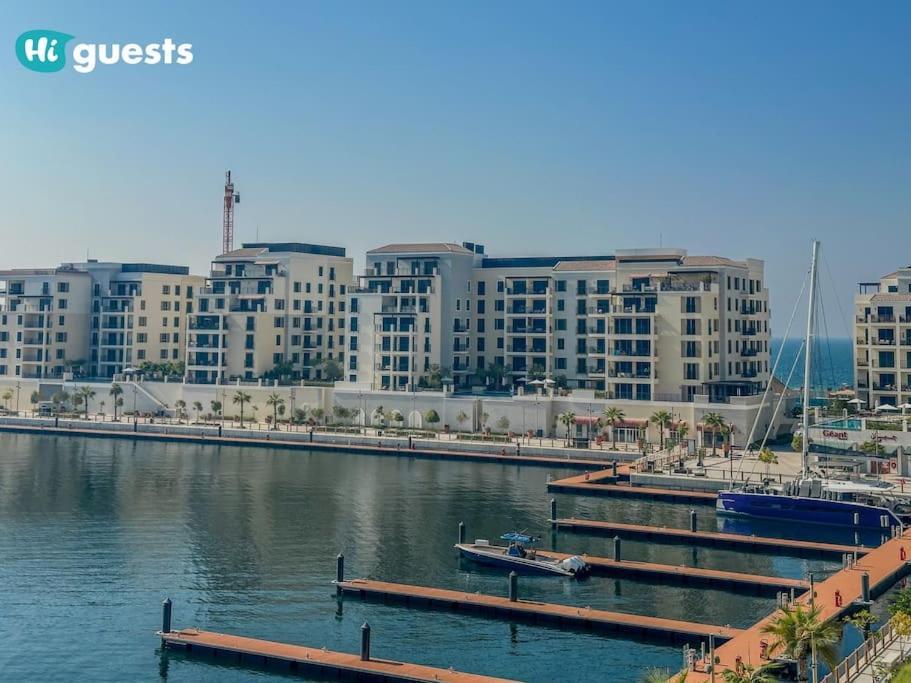 Higuests - Beachfront Living Stunning 4 Bedroom With Maid's * Dubai