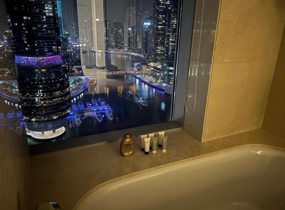 Address Marina Mall Suites - Full Marina Views, Balcony, Kitchen & Parking Daire Dubai