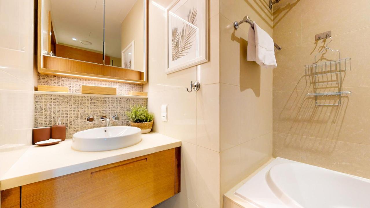 Claren Tower - Sophisticated One Bed With Fountain Views *