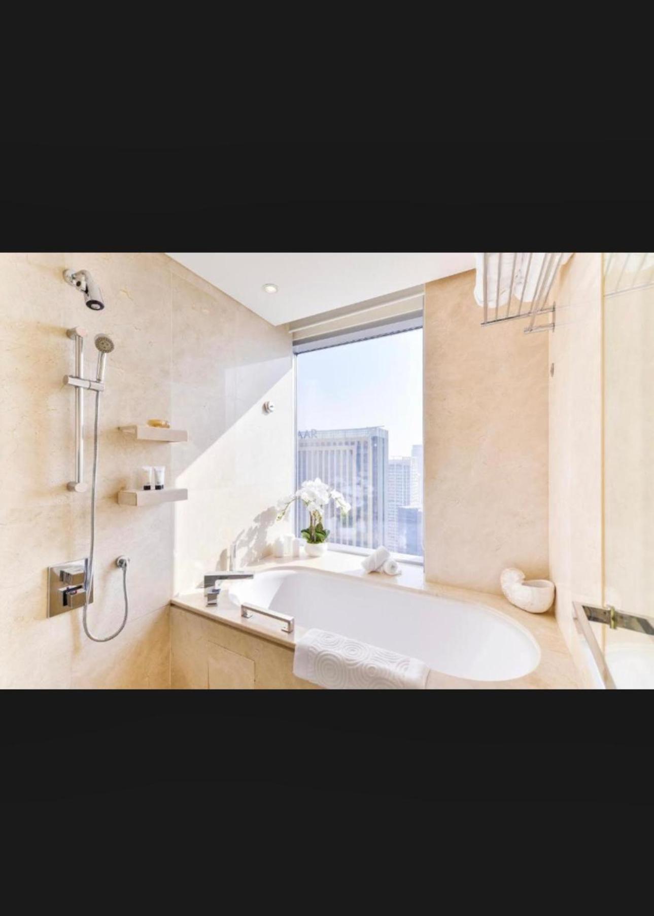 Address Marina Mall Suites - Full Marina Views, Balcony, Kitchen & Parking Daire *