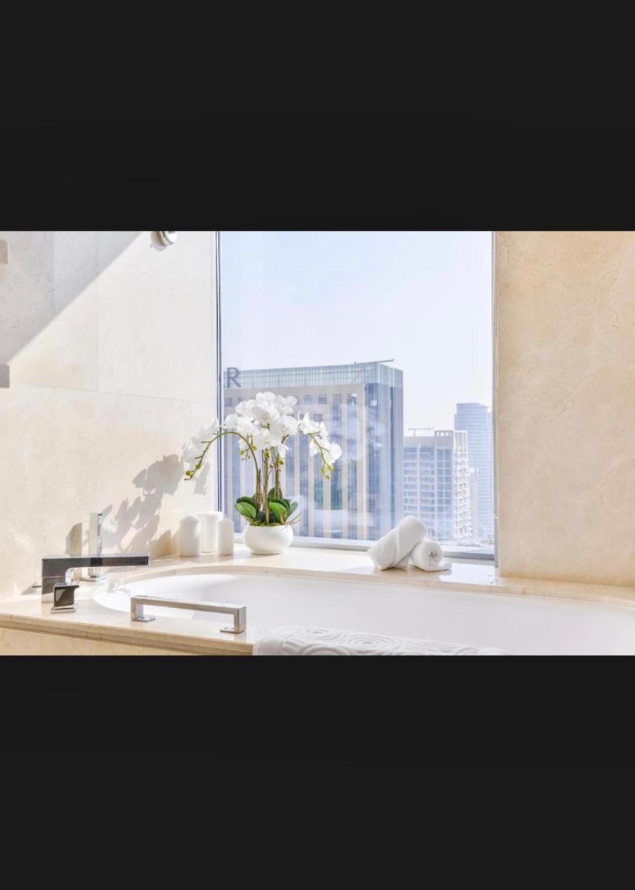 Daire Address Marina Mall Suites - Full Marina Views, Balcony, Kitchen & Parking *