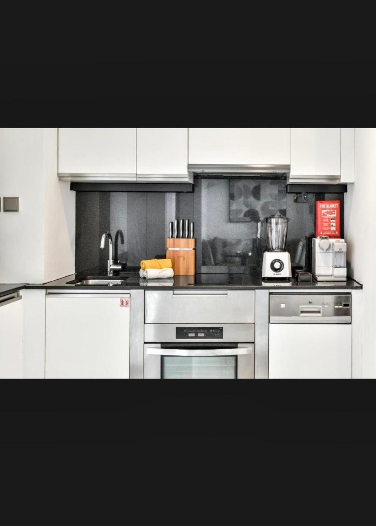 Address Marina Mall Suites - Full Marina Views, Balcony, Kitchen & Parking