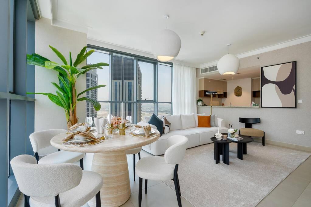 Skyline Huge 1 Bedroom Creek Apartment