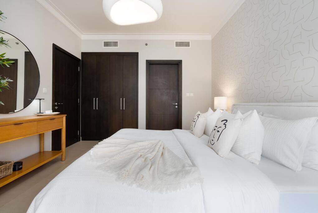 Skyline Huge 1 Bedroom Creek Apartment Dubai