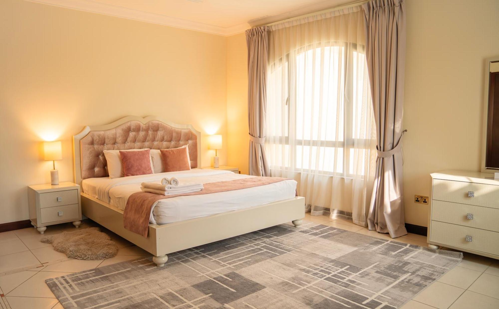 Luxe 4br On Palm Jumeirah With Beach Access Villa