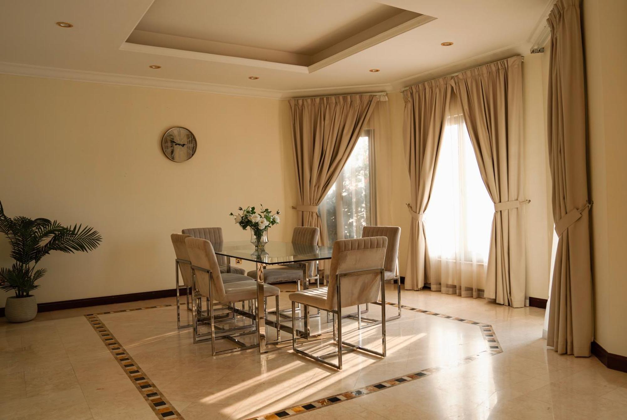 Luxe 4br On Palm Jumeirah With Beach Access Villa *