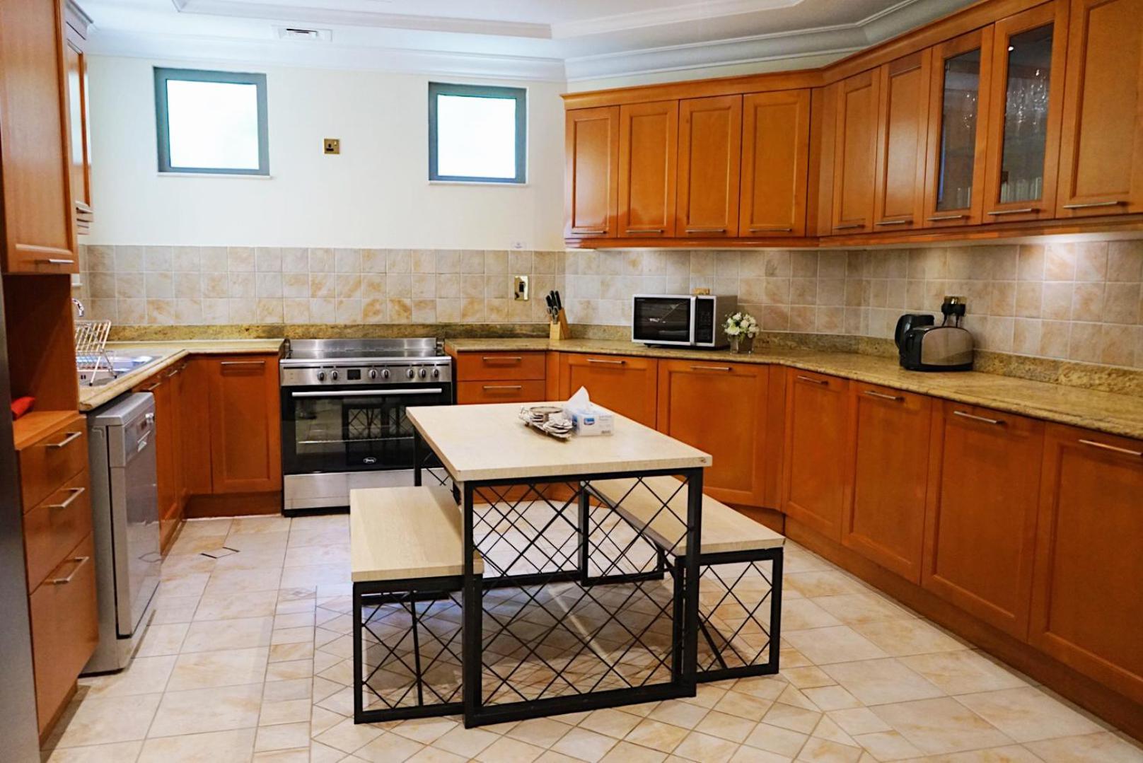 Luxe 4br On Palm Jumeirah With Beach Access Villa Dubai