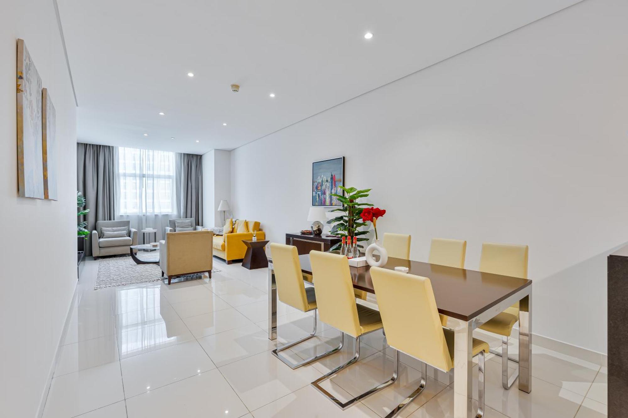 Apartment Discover Urban Chic -vibrant Life
