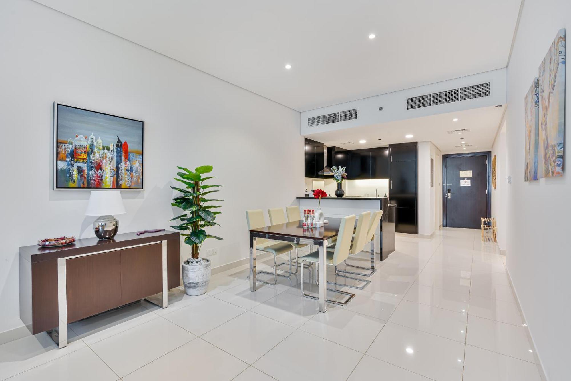 Discover Urban Chic -vibrant Life Apartment *