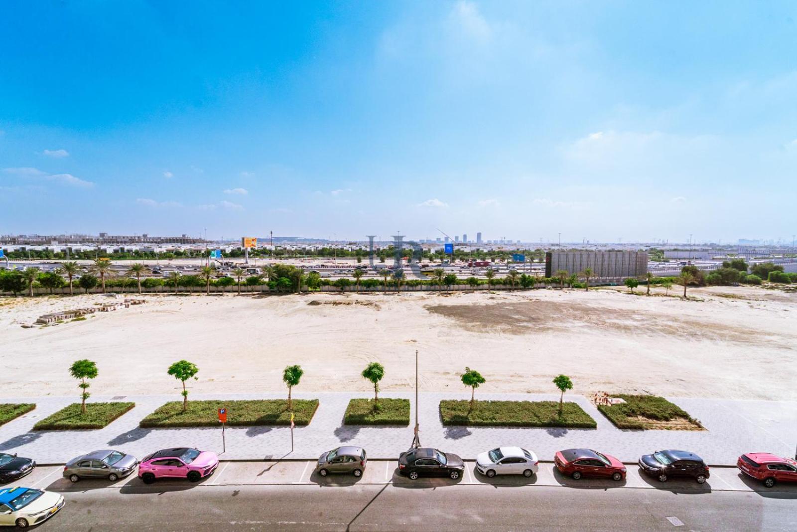 Apartment Huge In Business Bay With Jacuzzi Access 17 Minutes To Trade Fair