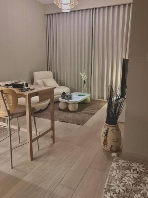 Cozy Urban Near Mall Apartment
