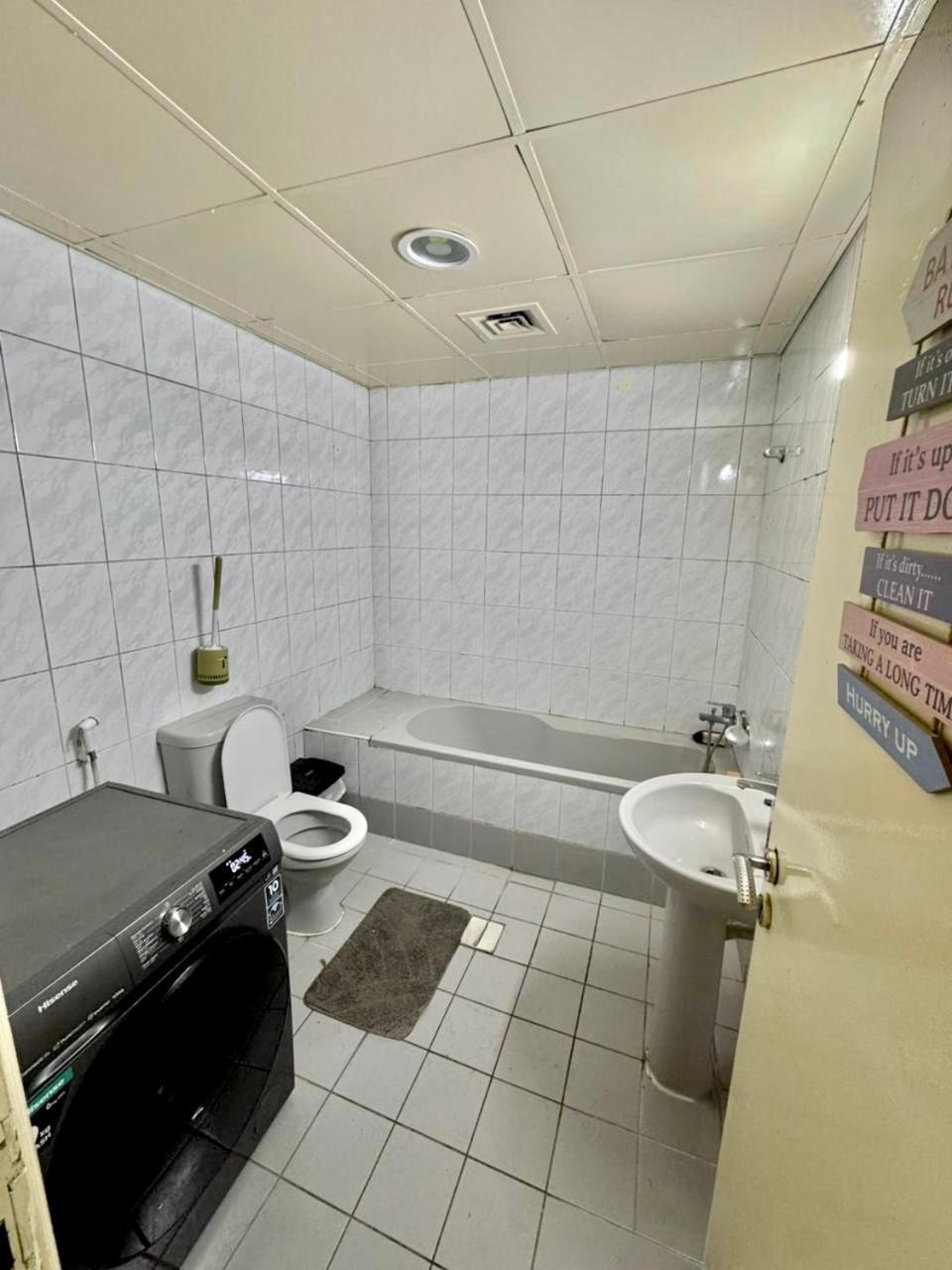 Aavhr Youth Holiday Near Burjuman Metro Station Privatunterkunft Dubai