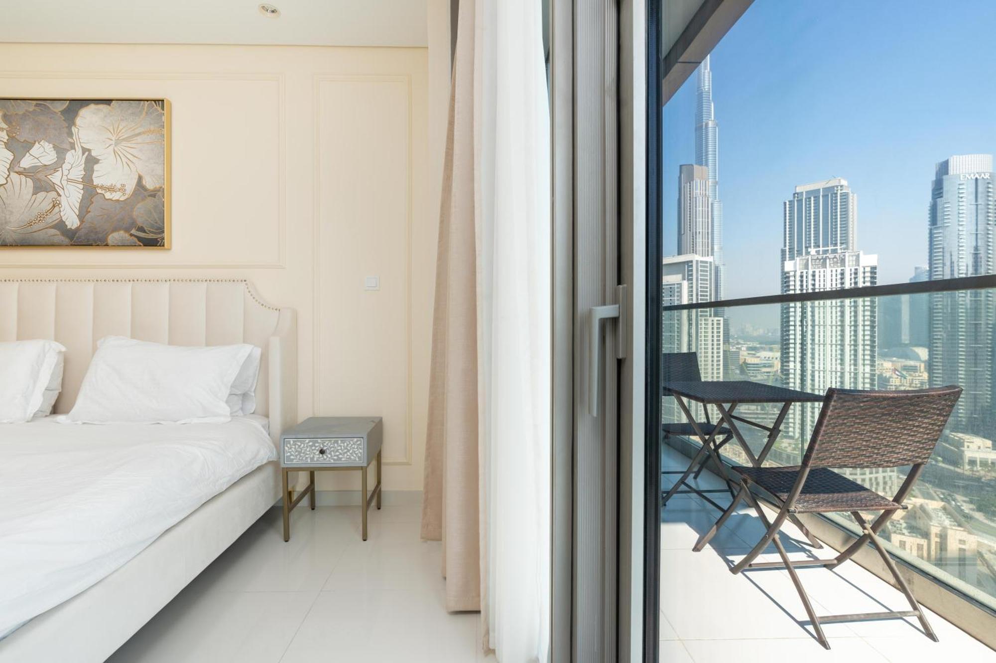 Infinity Pool & Burj Khalifa View L Luxe Paramount Apartment
