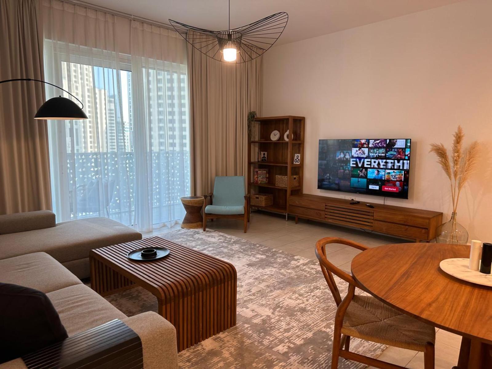 La Vie, Jbr