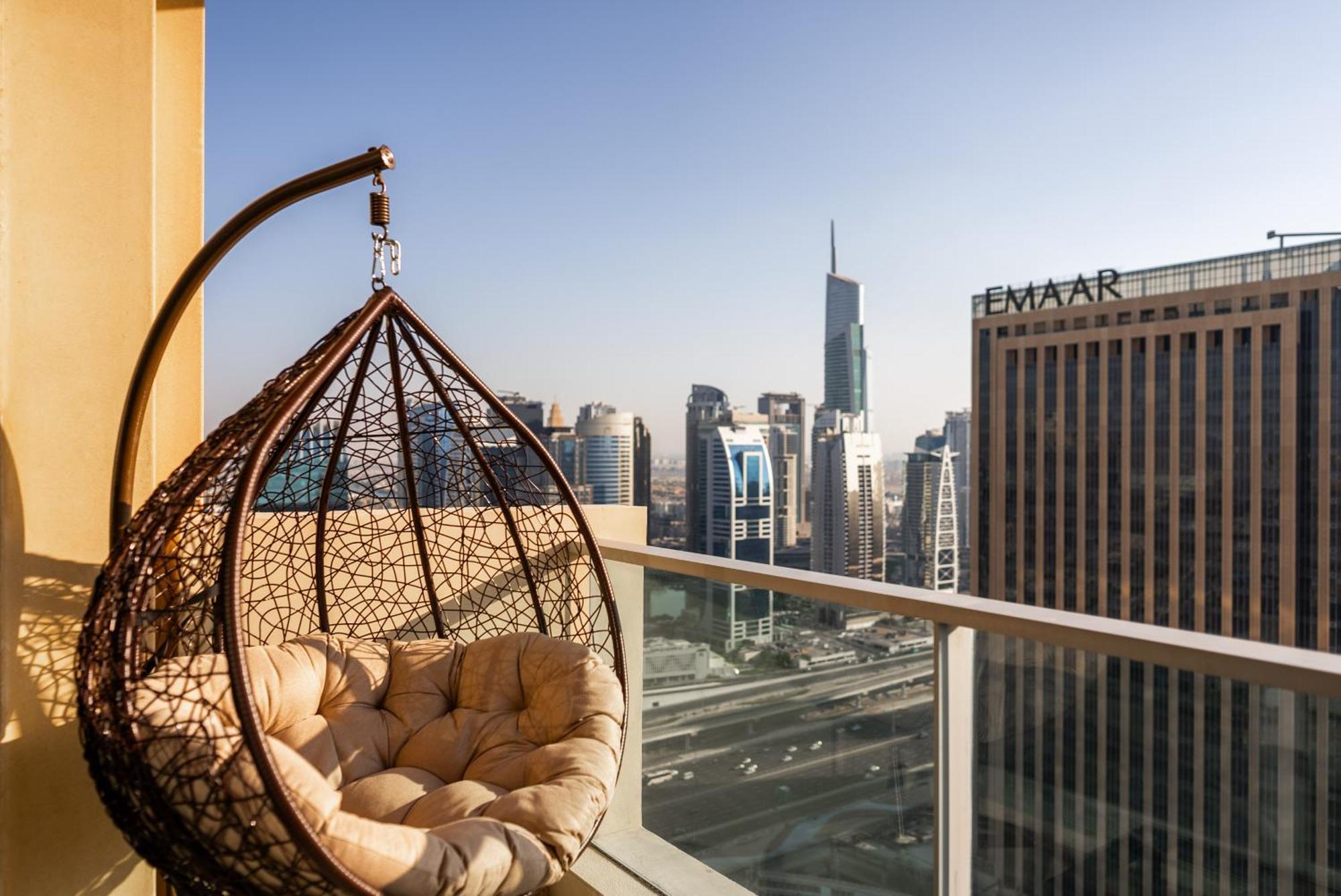 In Address Marina Residences Connected To Marina Mall * Dubai