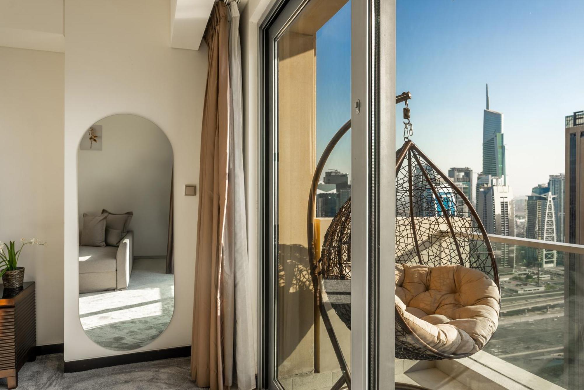 In Address Marina Residences Connected To Marina Mall Apartment