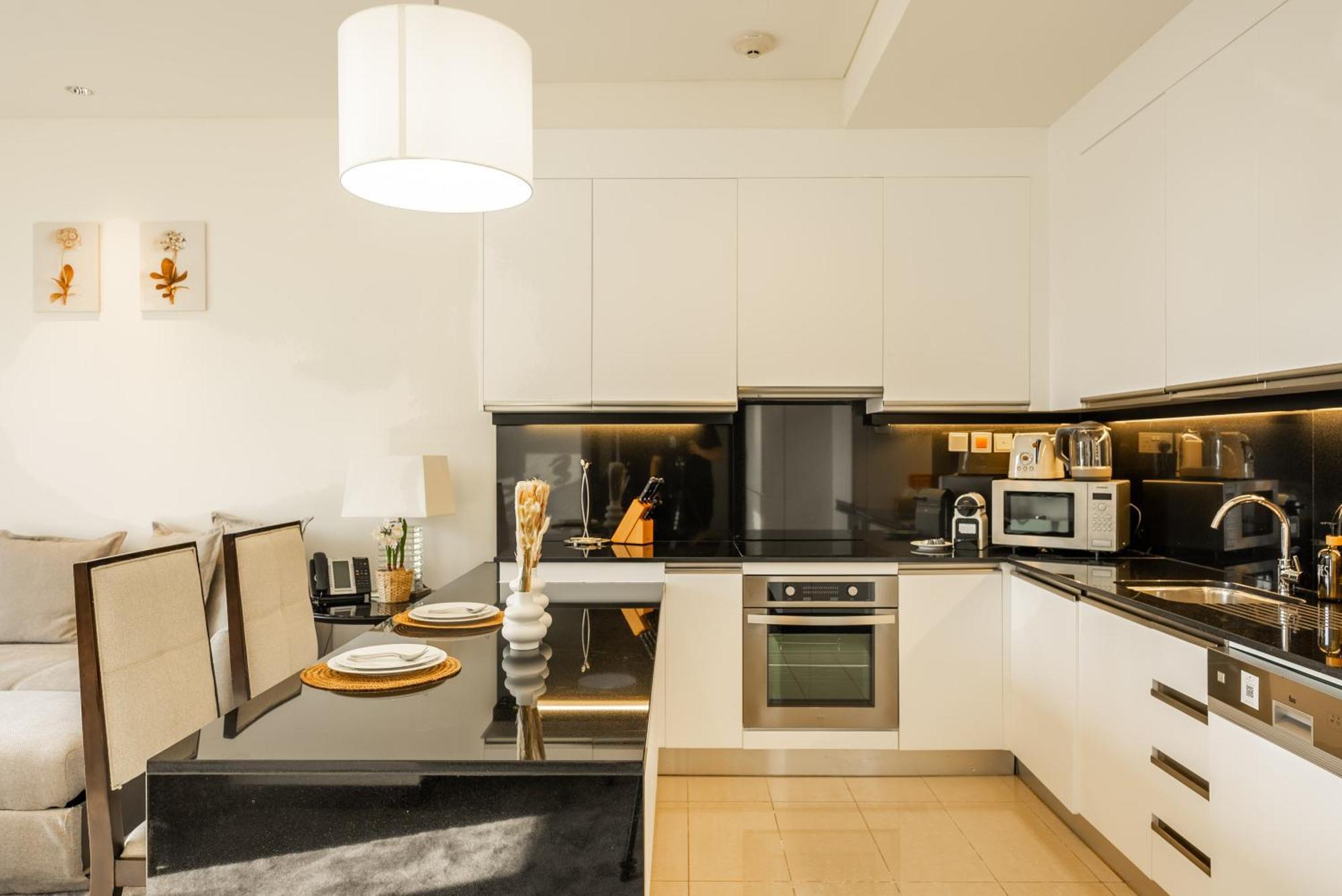Apartment In Address Marina Residences Connected To Marina Mall *