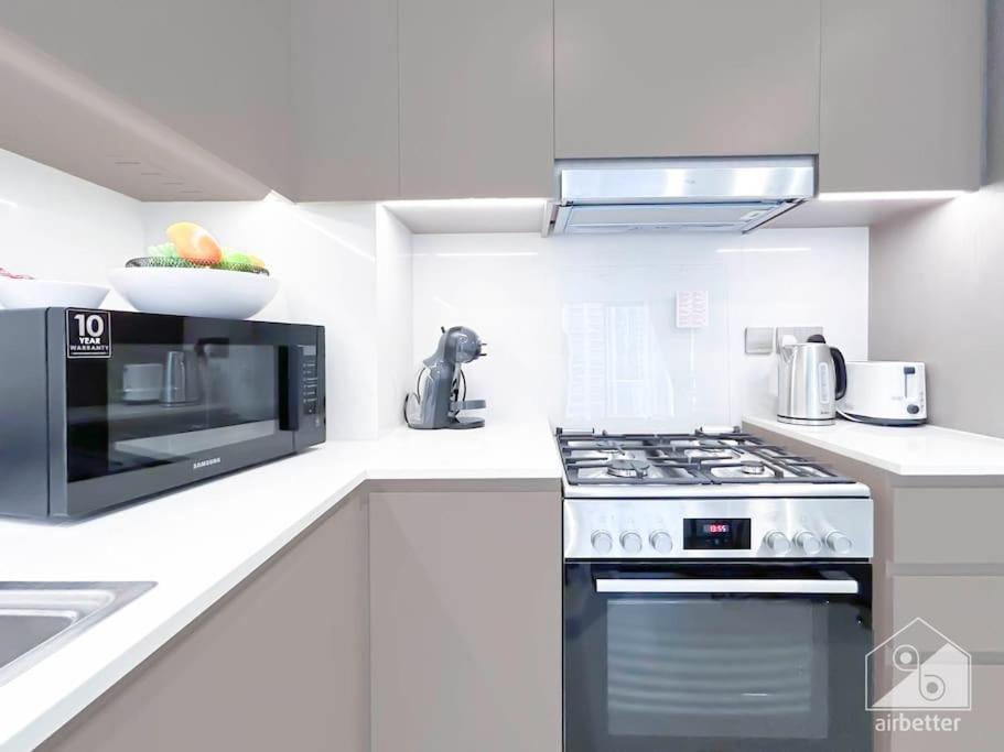 Luxury & Elegance In Downtown Fountain Views *