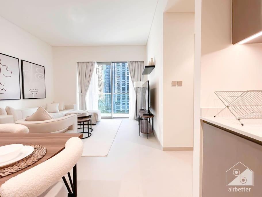 Luxury & Elegance In Downtown Fountain Views Apartment Dubai