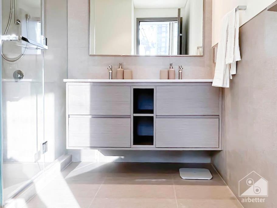 Luxury & Elegance In Downtown Fountain Views