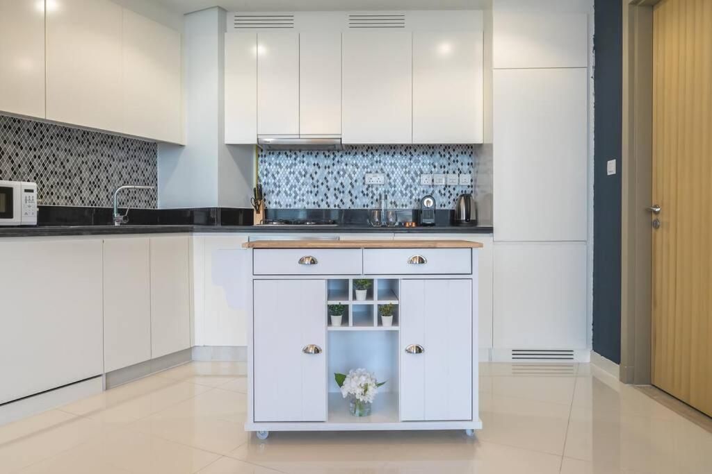 Magical With Rooftop Pool & Burj Khalifa View! Apartment Dubai