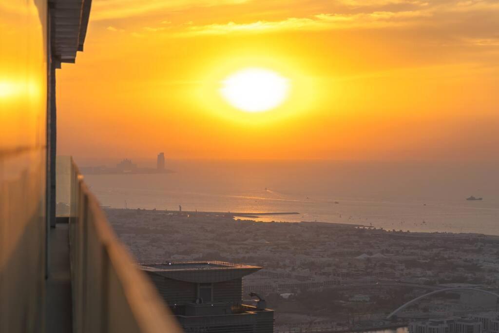 Magical With Rooftop Pool & Burj Khalifa View!