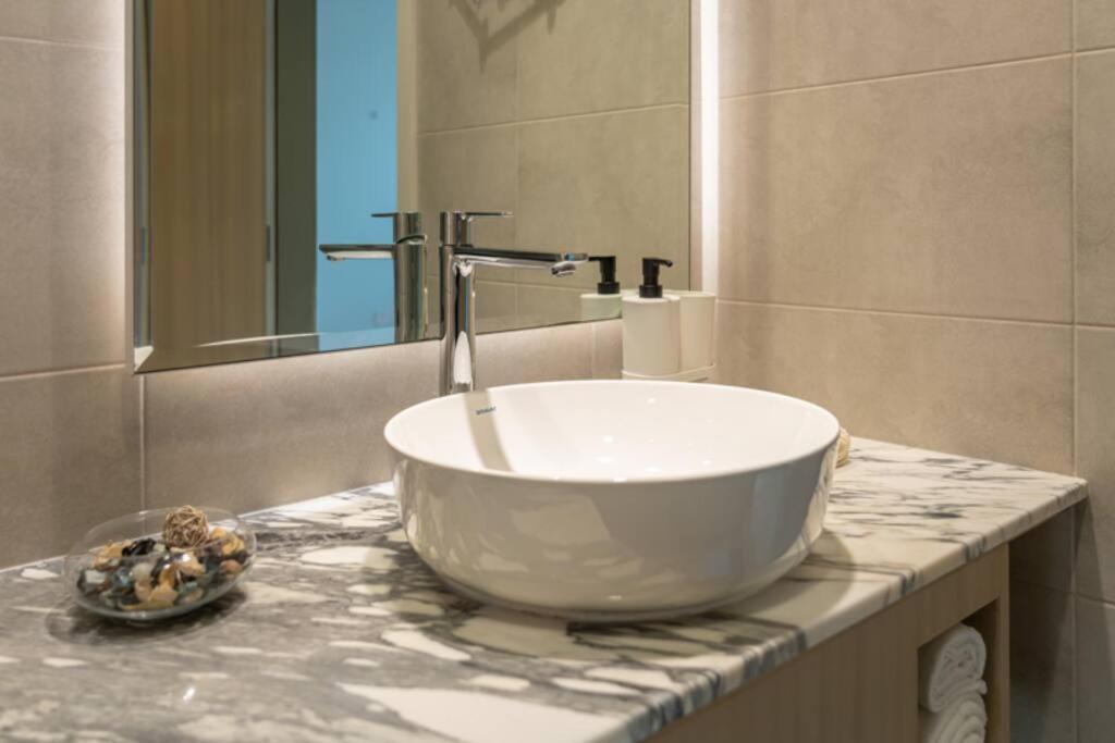 Apartment Magical With Rooftop Pool & Burj Khalifa View!