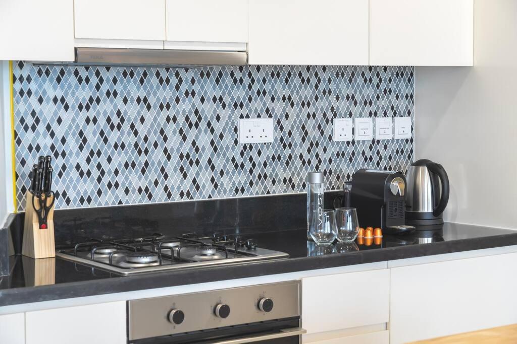 Apartment Magical With Rooftop Pool & Burj Khalifa View!