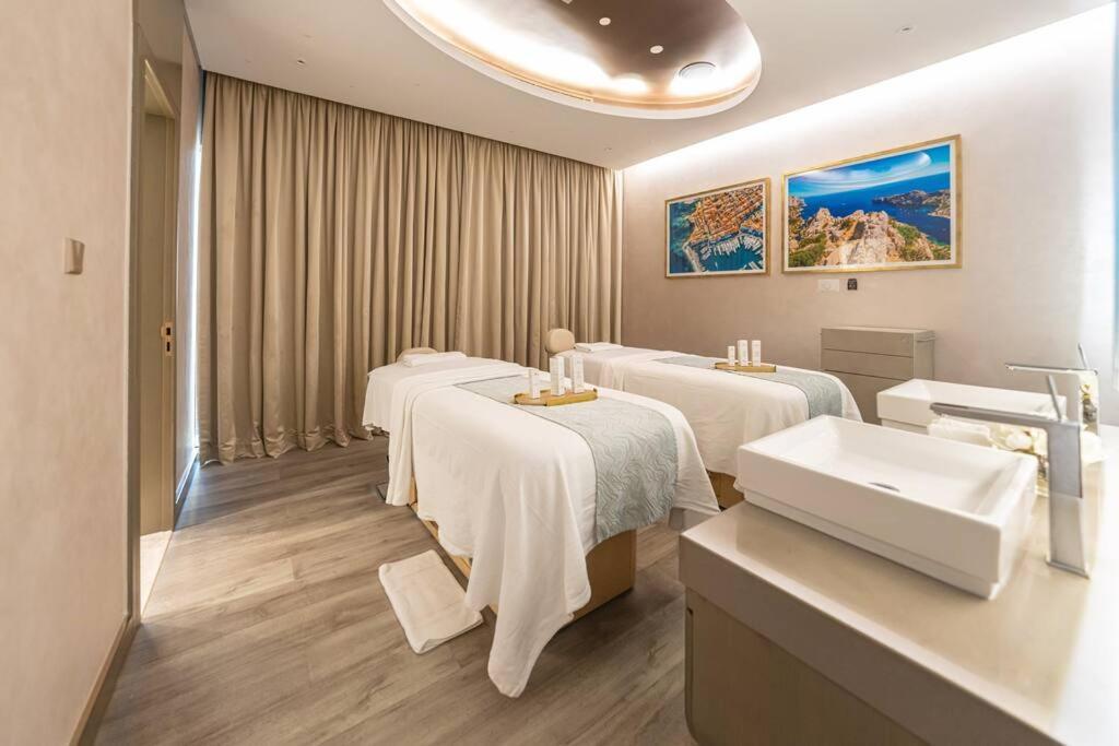 Apartment Magical With Rooftop Pool & Burj Khalifa View! *