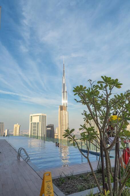 Magical With Rooftop Pool & Burj Khalifa View! Apartment Dubai