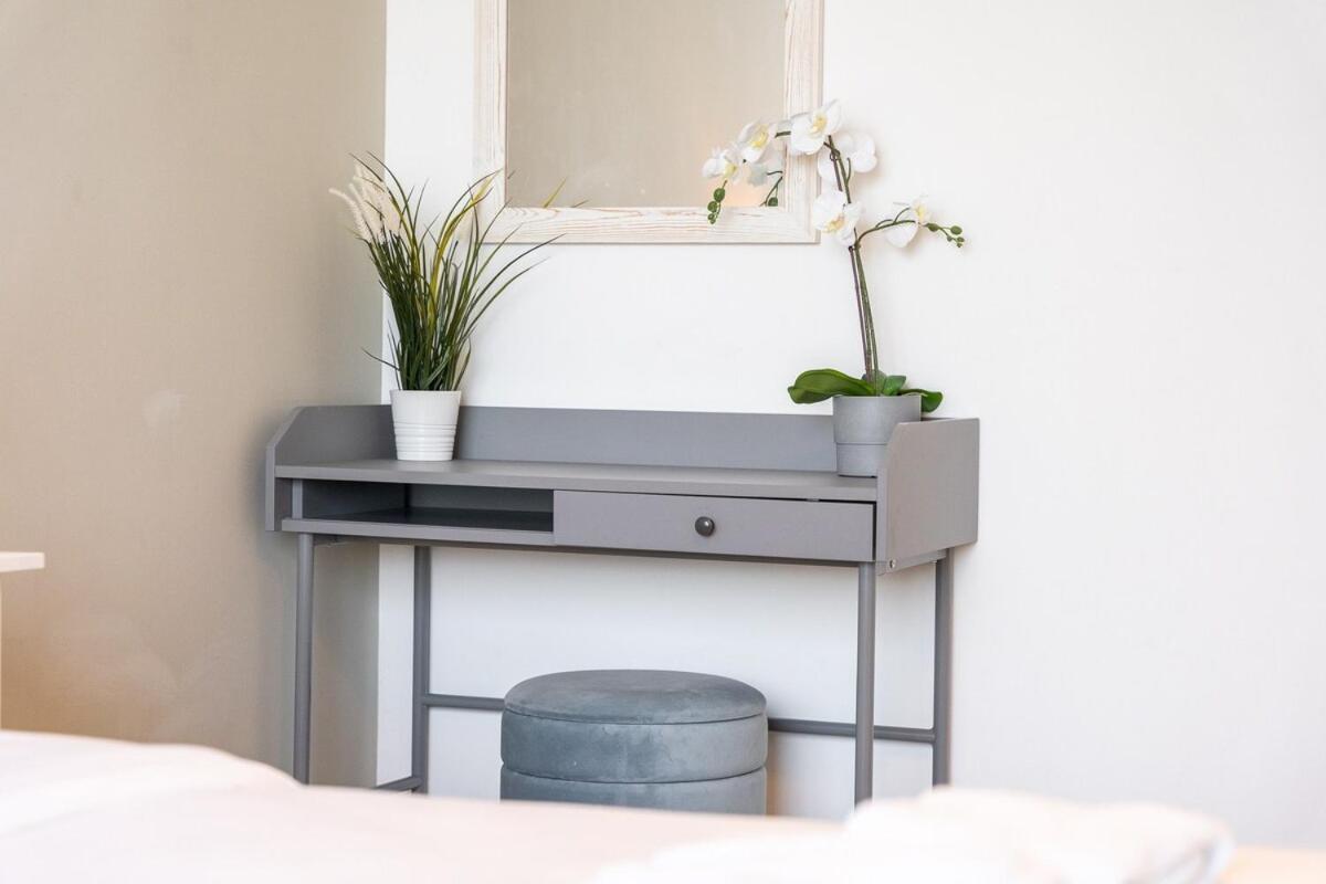 Charming Comfy 2-bedroom In Marina *
