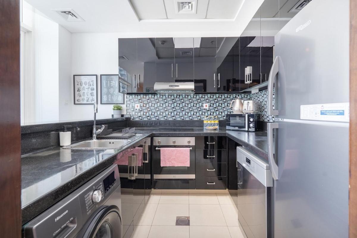Charming Comfy 2-bedroom In Marina Apartment *
