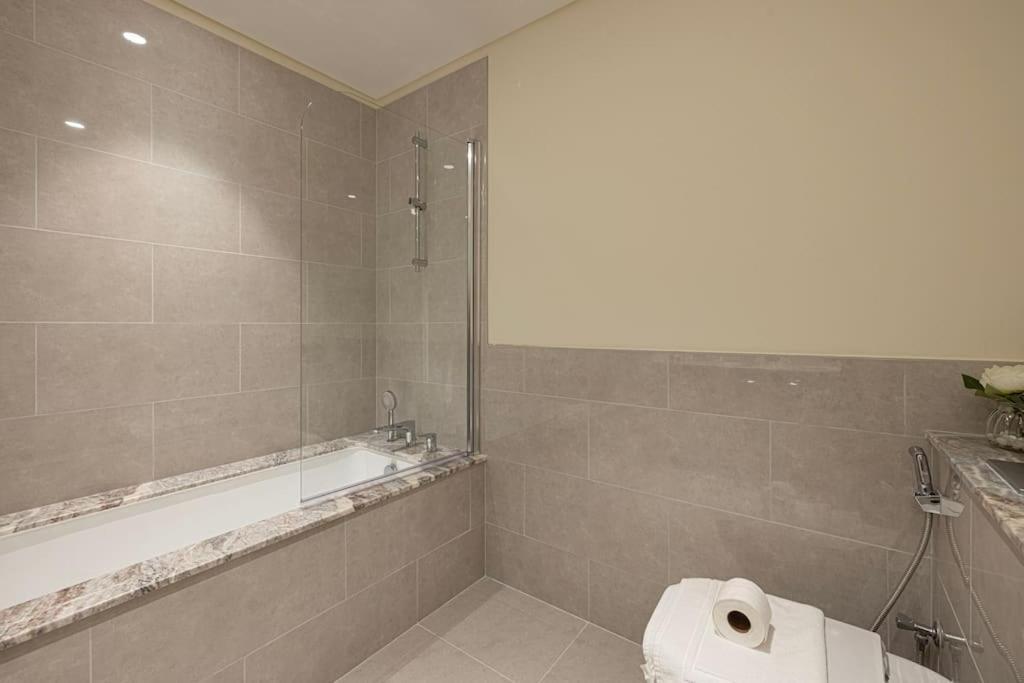 Apartment Lux In Downtown I Walk To Mall Dubai