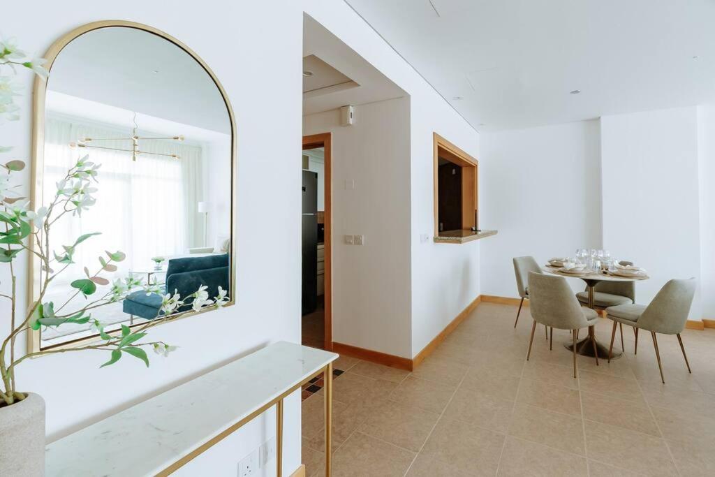 Elegant 1br Retreat With Ocean Views, Palm Apartamento *