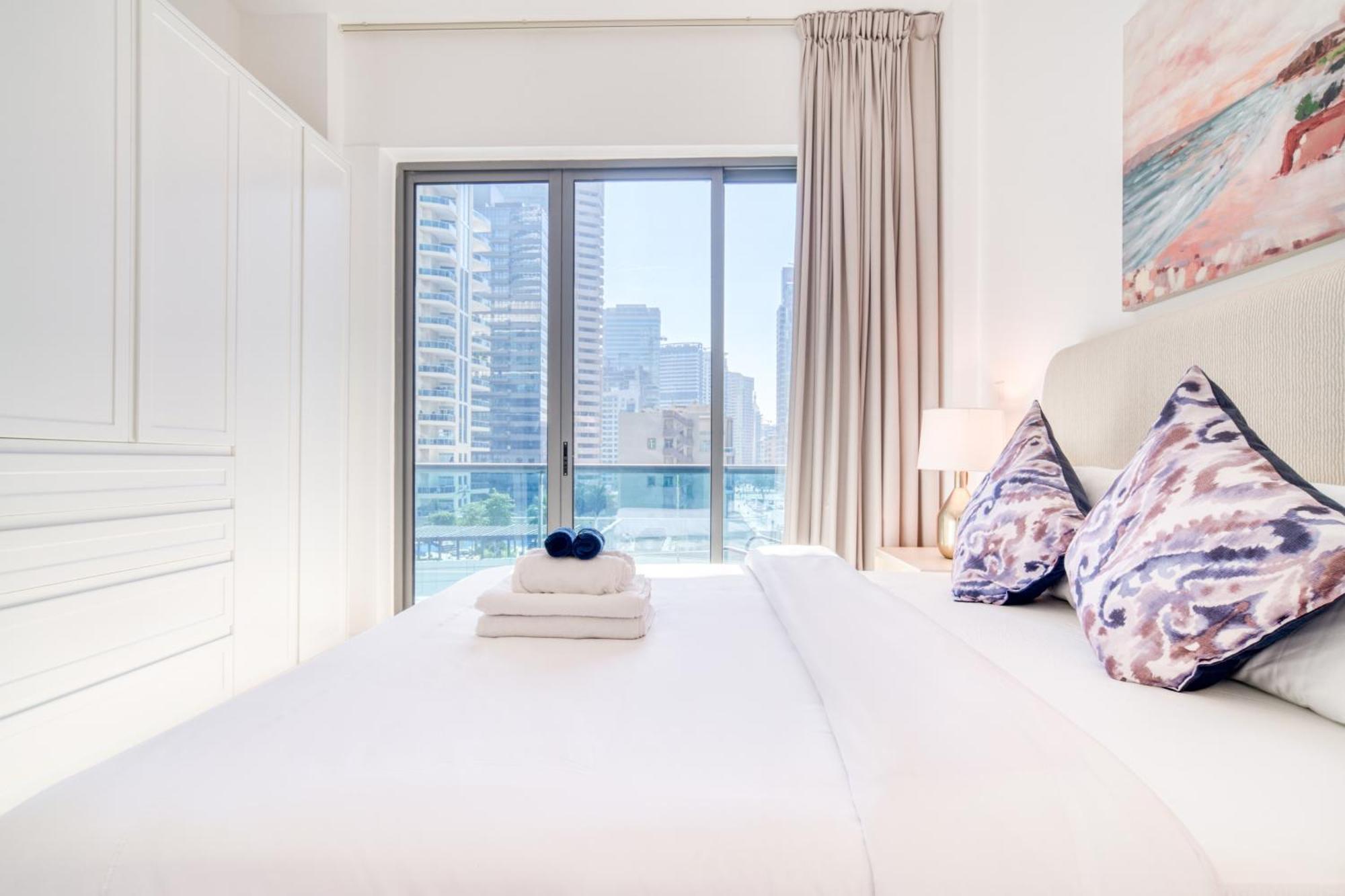 Stylish Upgraded 3br Retreat In Marina Apartment *