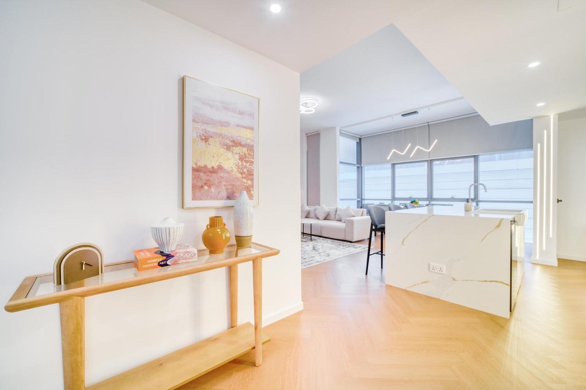 Apartment Stylish Upgraded 3br Retreat In Marina *