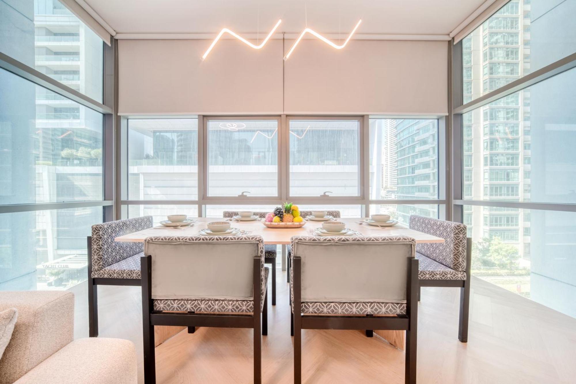 Stylish Upgraded 3br Retreat In Marina Dubai