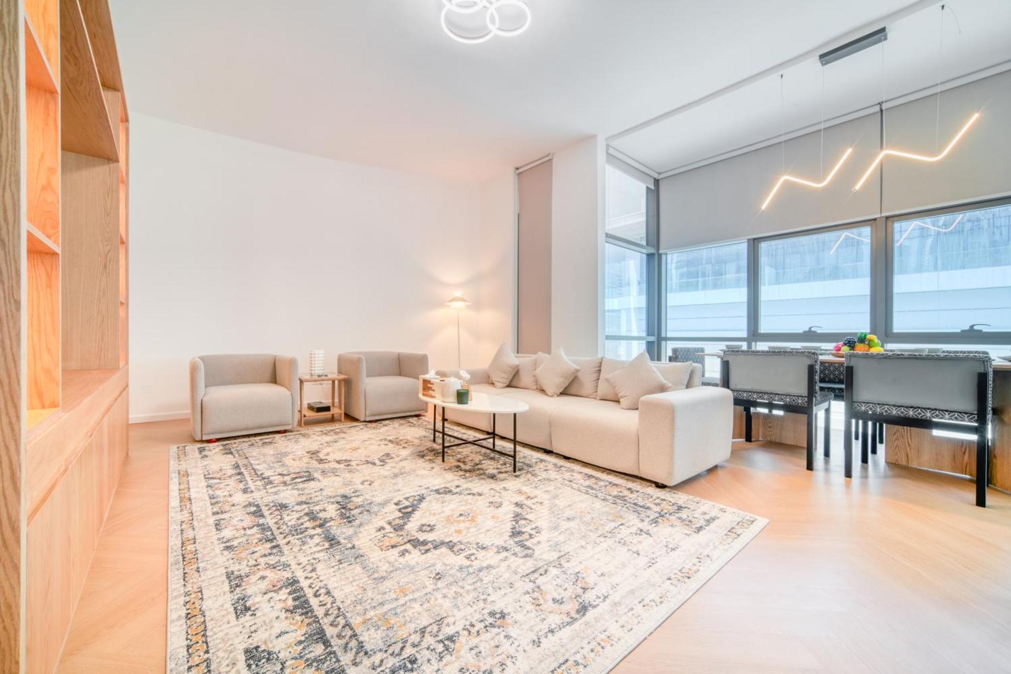 Stylish Upgraded 3br Retreat In Marina Apartment Dubai